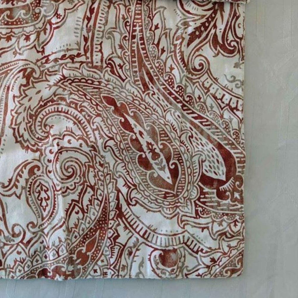 NEW Nicole Miller Red White Pasiley Placemats *2